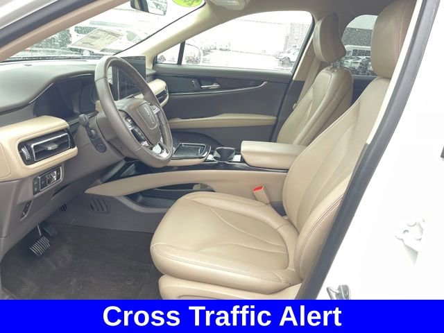 Used 2023 Lincoln Nautilus Standard w/ Premium Package image 9