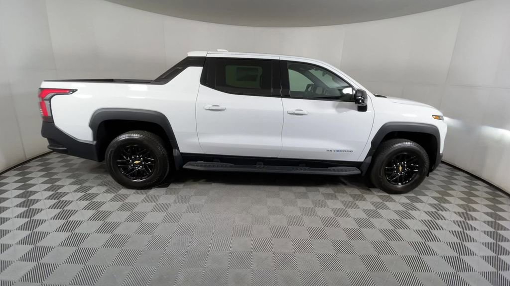 New 2025 Chevrolet Silverado EV LT image 12