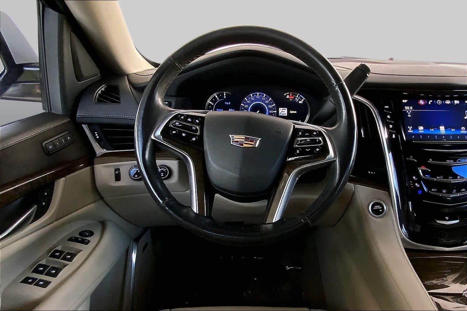 Used 2018 Cadillac Escalade Luxury AWD/4WD image 6