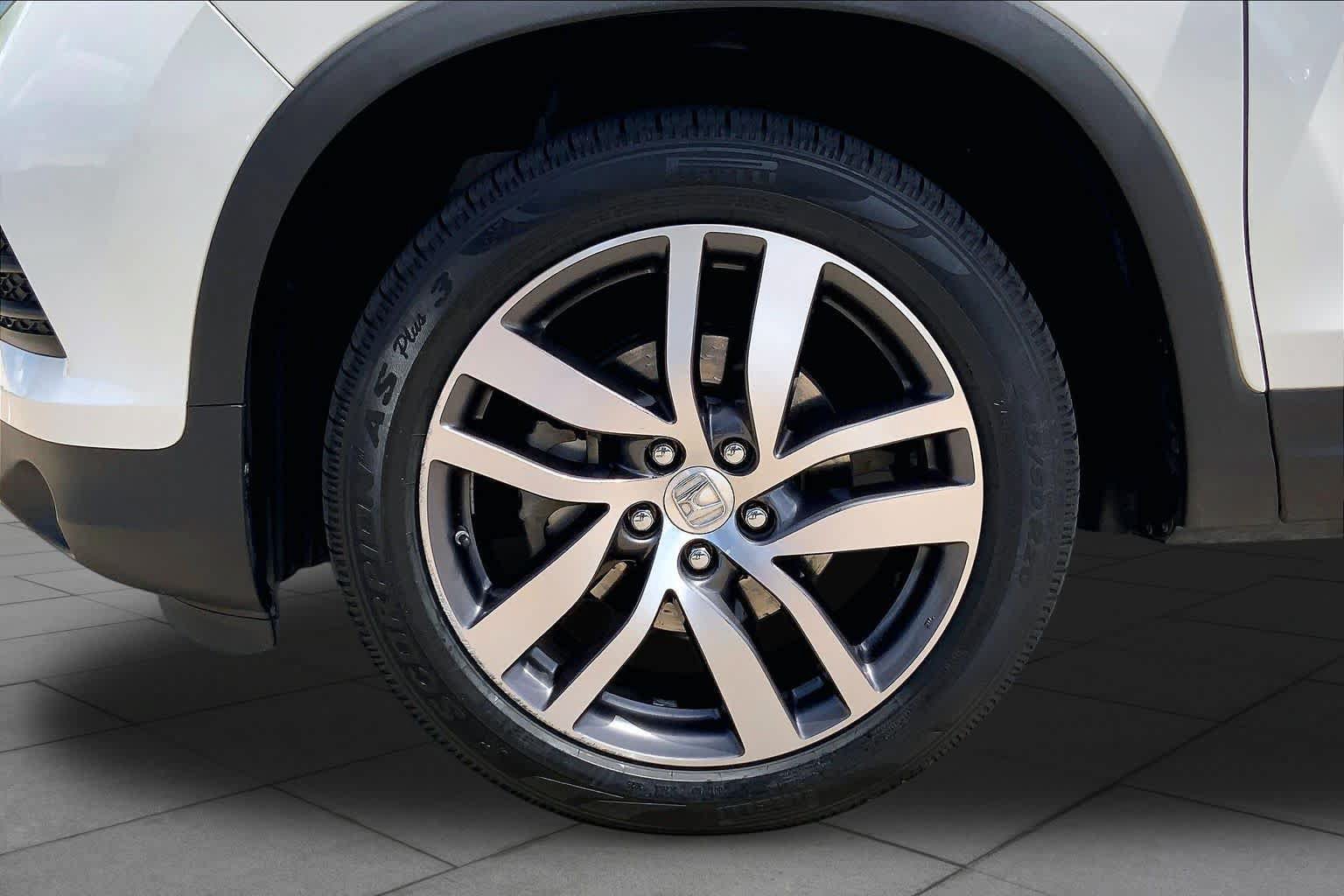 Used 2016 Honda Pilot Elite image 11