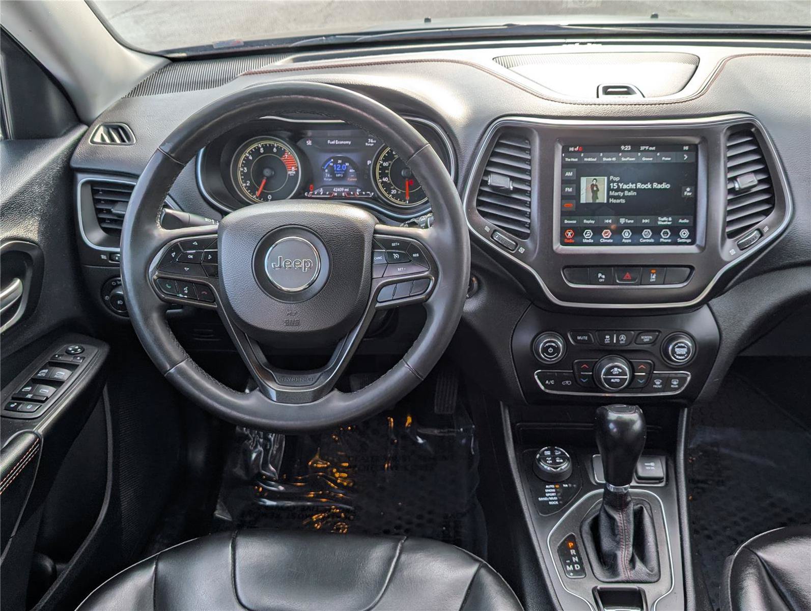 Used 2022 Jeep Cherokee Trailhawk AWD/4WD image 16