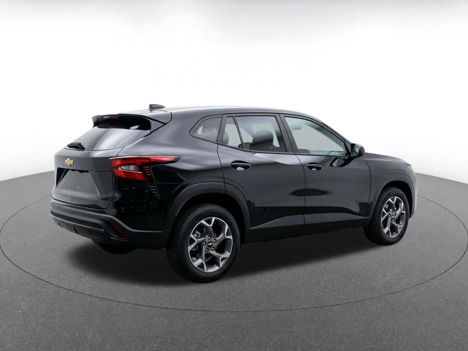 Used 2025 Chevrolet Trax LT FWD image 9