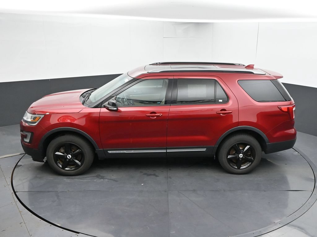 Used 2016 Ford Explorer XLT w/ Equipment Group 202A AWD/4WD image 17
