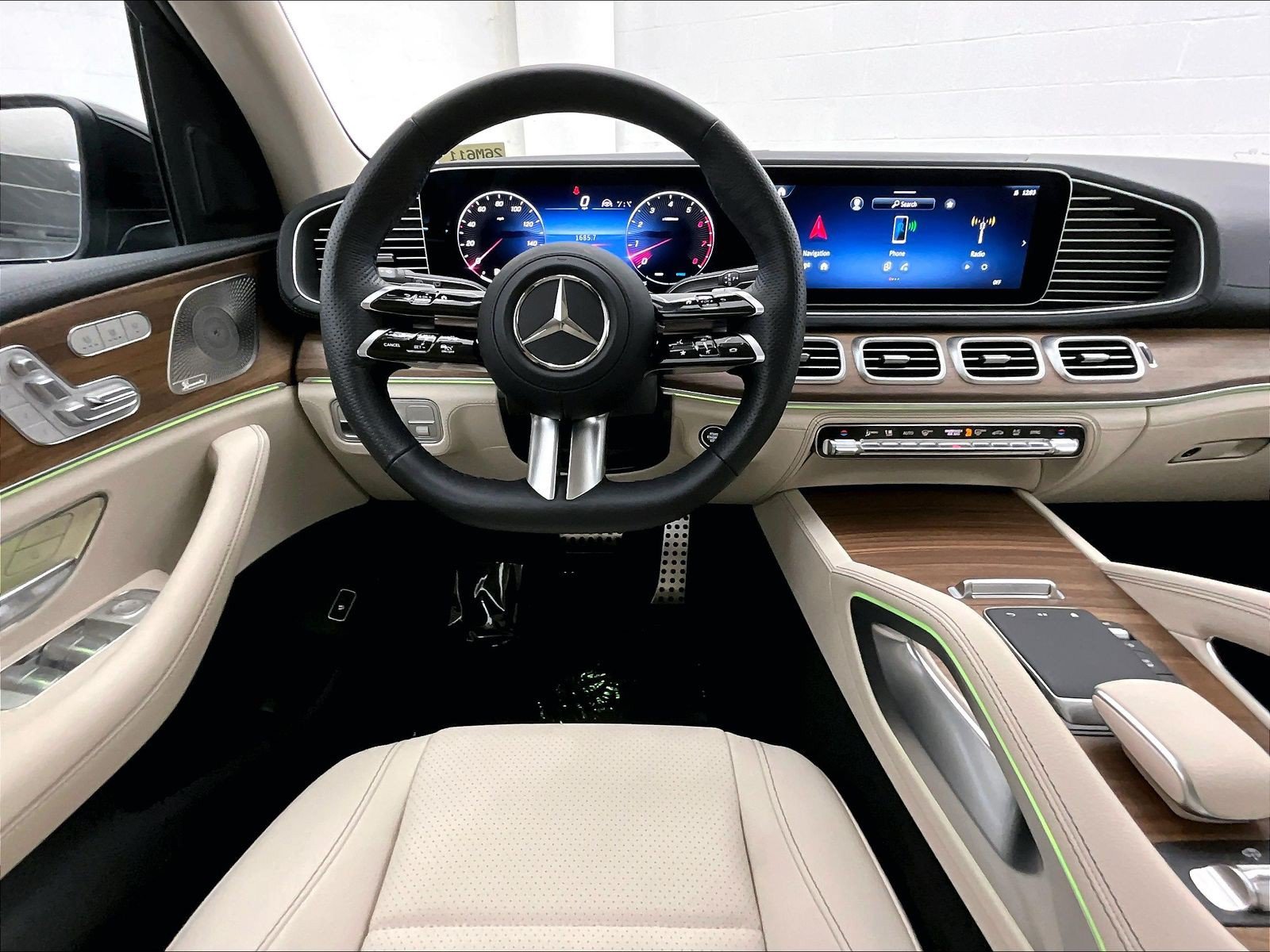 Used 2026 Mercedes-Benz GLS 450 4MATIC image 4