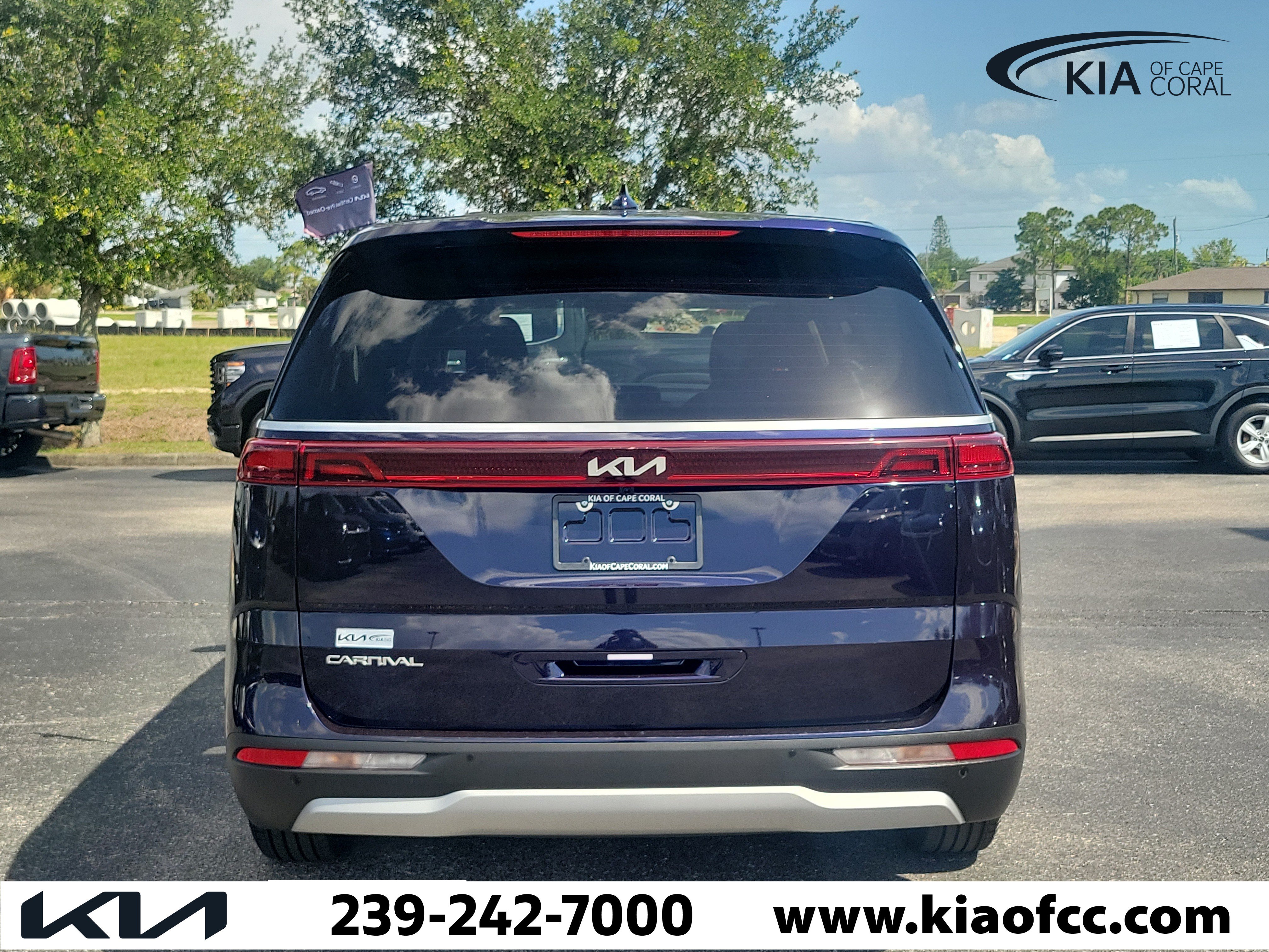 Certified 2023 Kia Carnival LX FWD image 5
