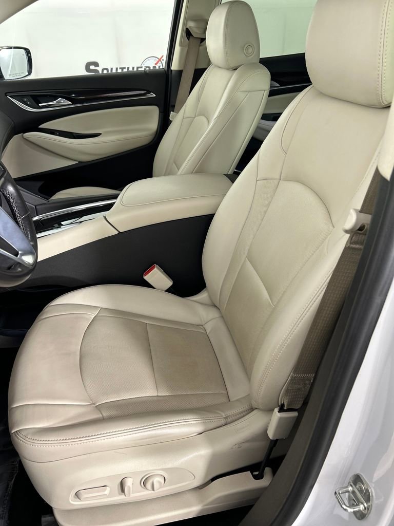 Used 2023 Buick Enclave Essence image 12