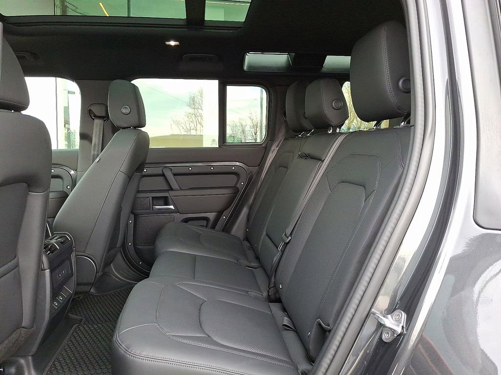 Used 2025 Land Rover Defender 110 S image 10