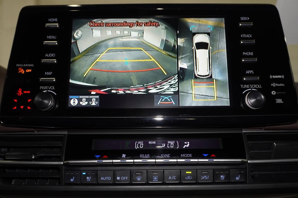 Used 2021 Toyota Sienna Platinum image 18