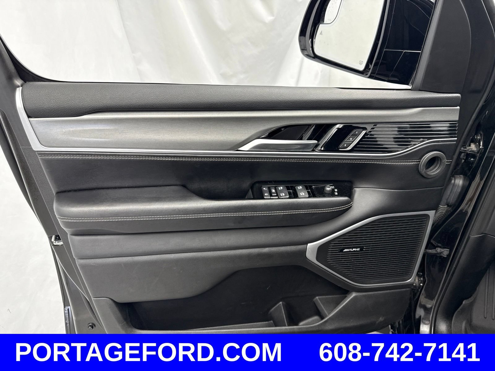 Used 2024 Jeep Wagoneer Series II w/ Convenience Group I AWD/4WD image 14