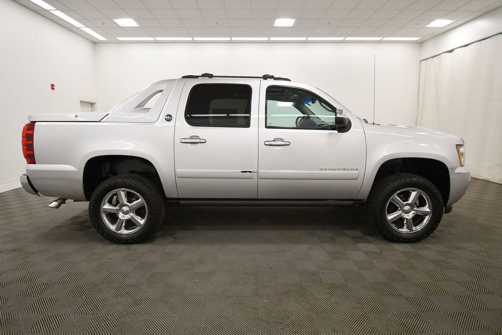 Used 2013 Chevrolet Avalanche LTZ AWD/4WD image 9