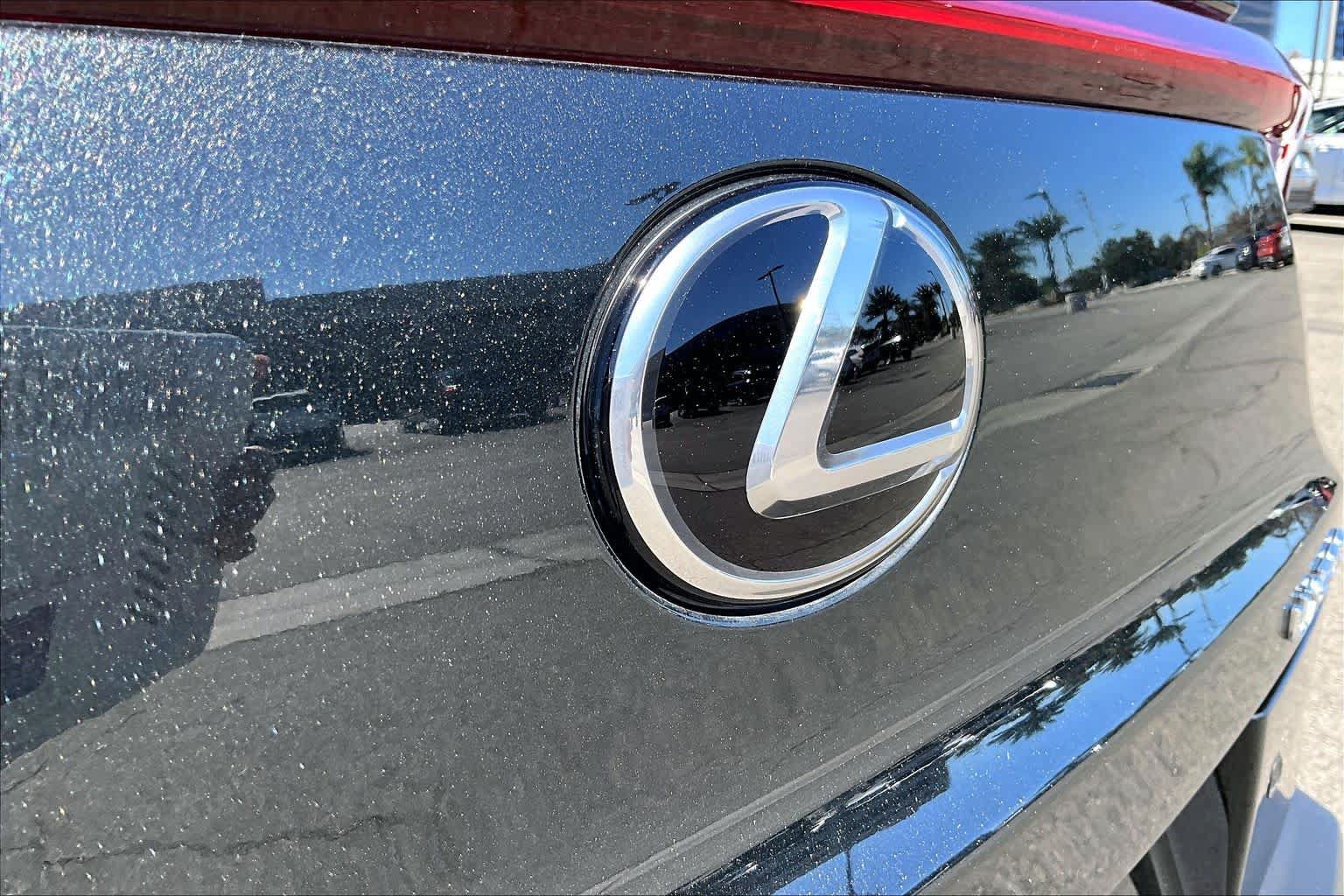 Used 2022 Lexus UX 200 w/ Accessory Package (Z1) FWD image 29