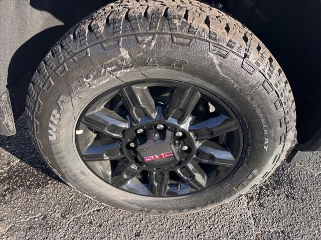 New 2026 GMC Sierra 2500 AT4 w/ AT4 Premium Plus Package image 13
