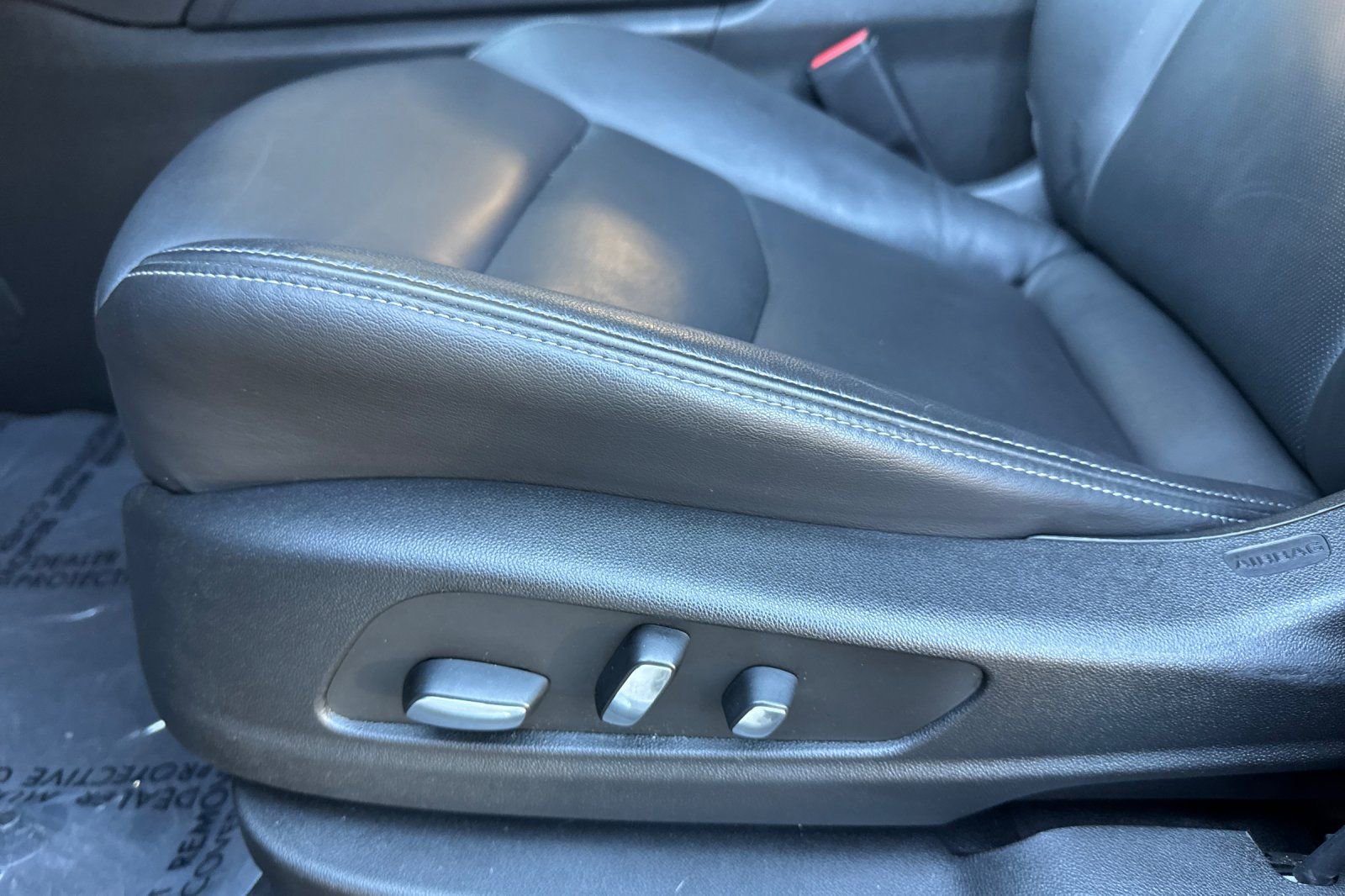 Certified 2025 Cadillac XT6 Premium Luxury image 12