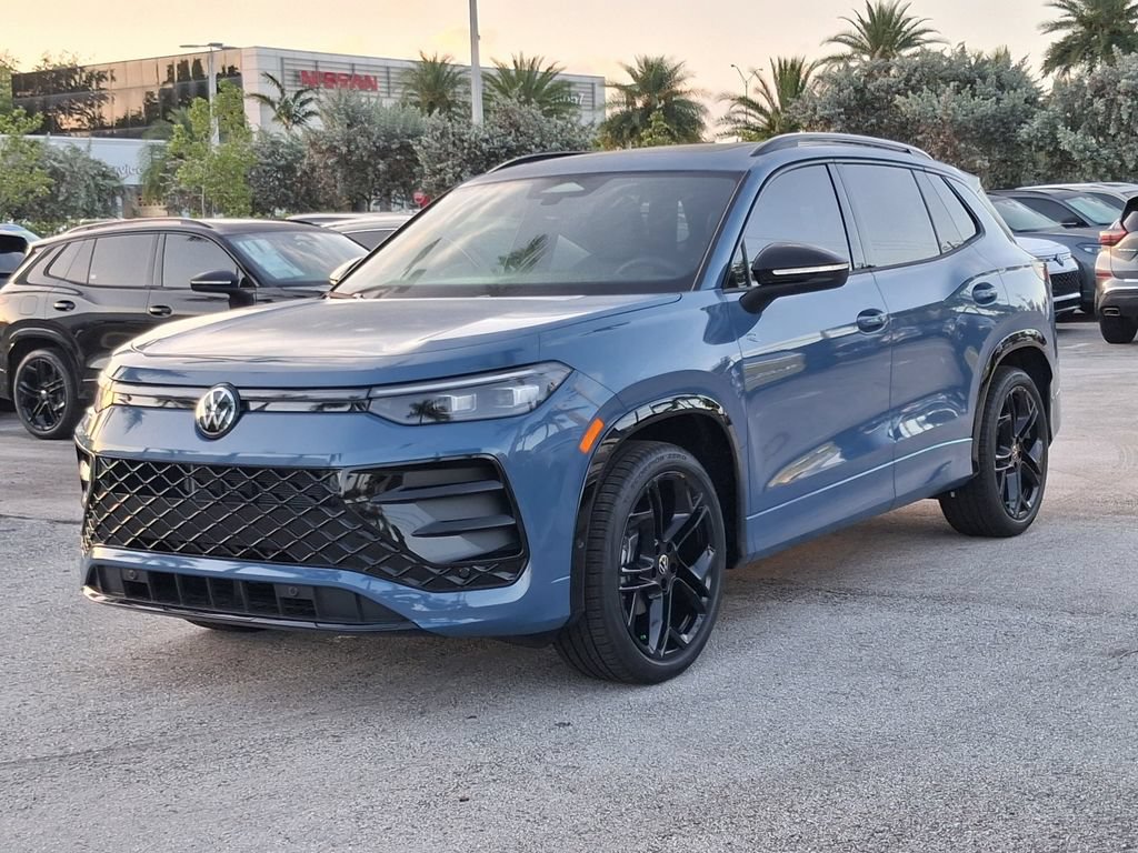New 2026 Volkswagen Tiguan SE R-Line FWD image 3