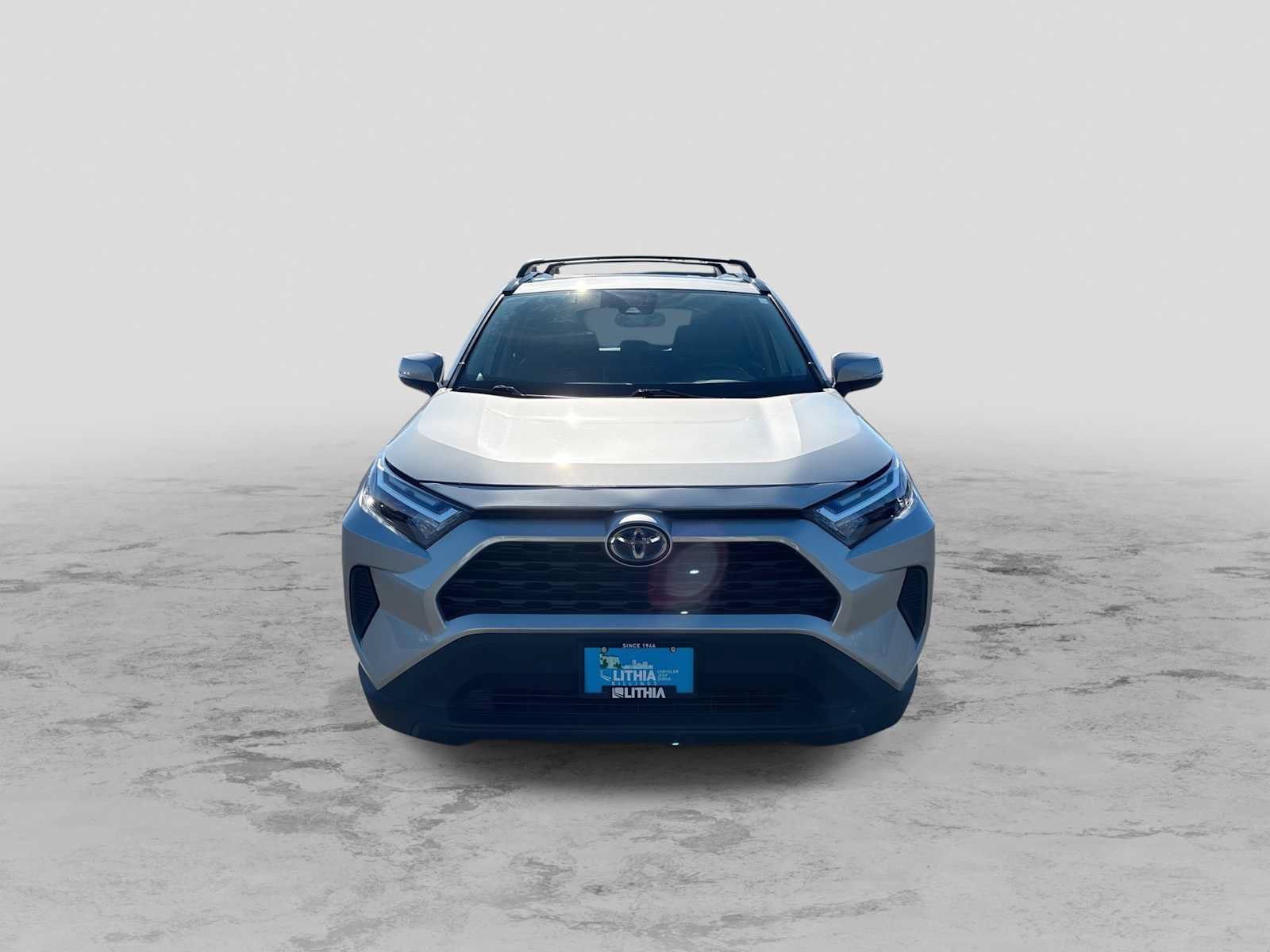 Used 2022 Toyota RAV4 XLE w/ Convenience Package AWD/4WD image 3