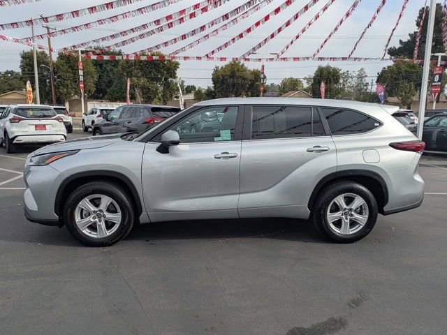 Used 2025 Toyota Highlander LE image 13