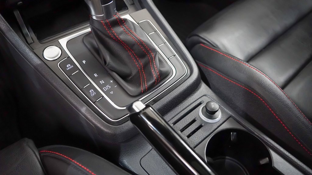 Used 2016 Volkswagen GTI SE image 32