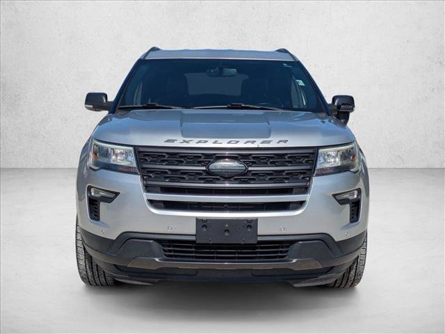 Used 2018 Ford Explorer XLT w/ Equipment Group 202A FWD image 2