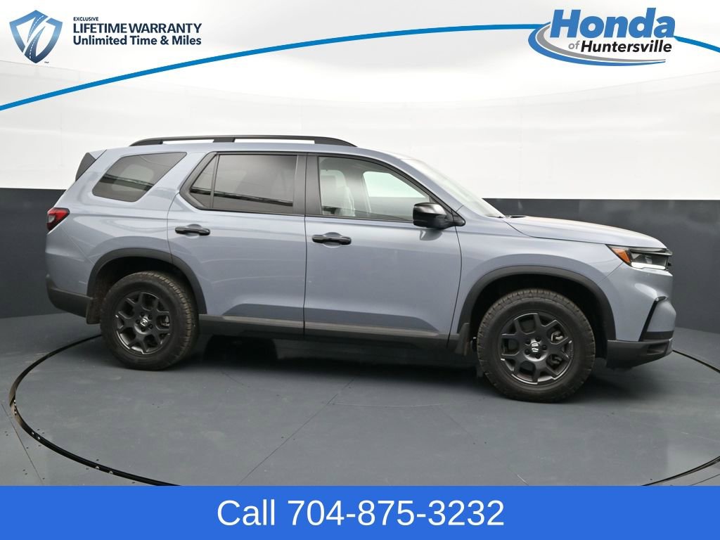 Used 2025 Honda Pilot TrailSport image 9
