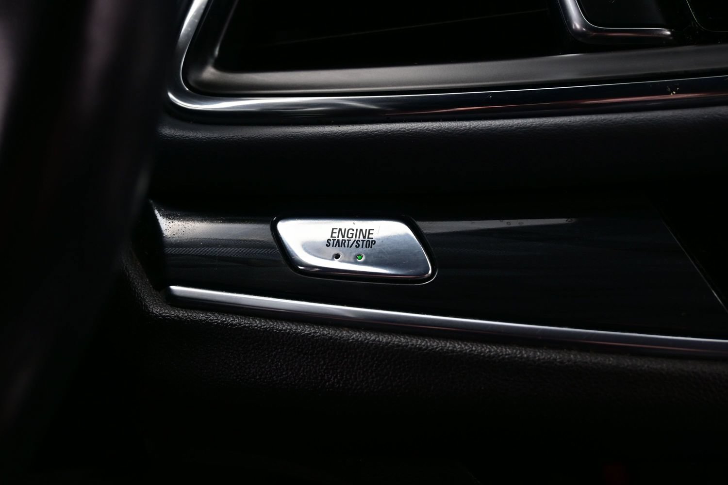 Used 2022 Buick Enclave Essence AWD/4WD image 25
