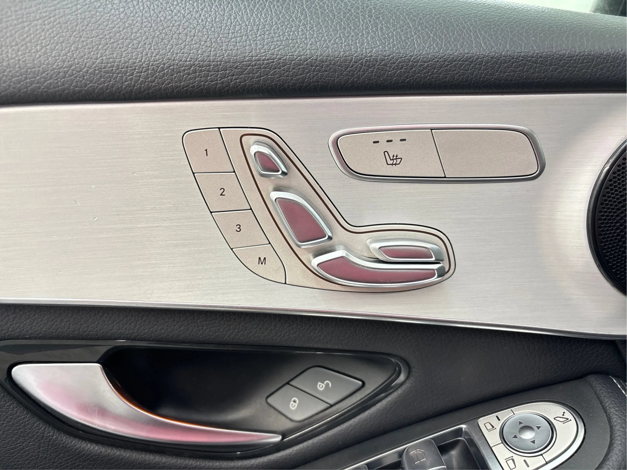 Used 2021 Mercedes-Benz GLC 300 4MATIC image 24