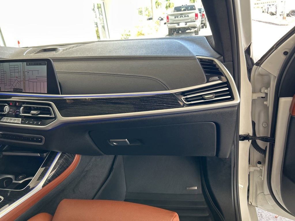 Used 2022 BMW X7 M50i image 22