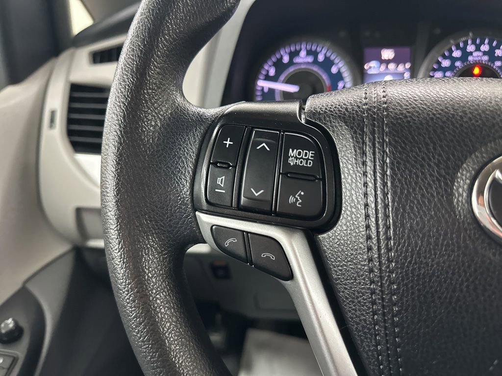 Used 2019 Toyota Sienna LE image 30
