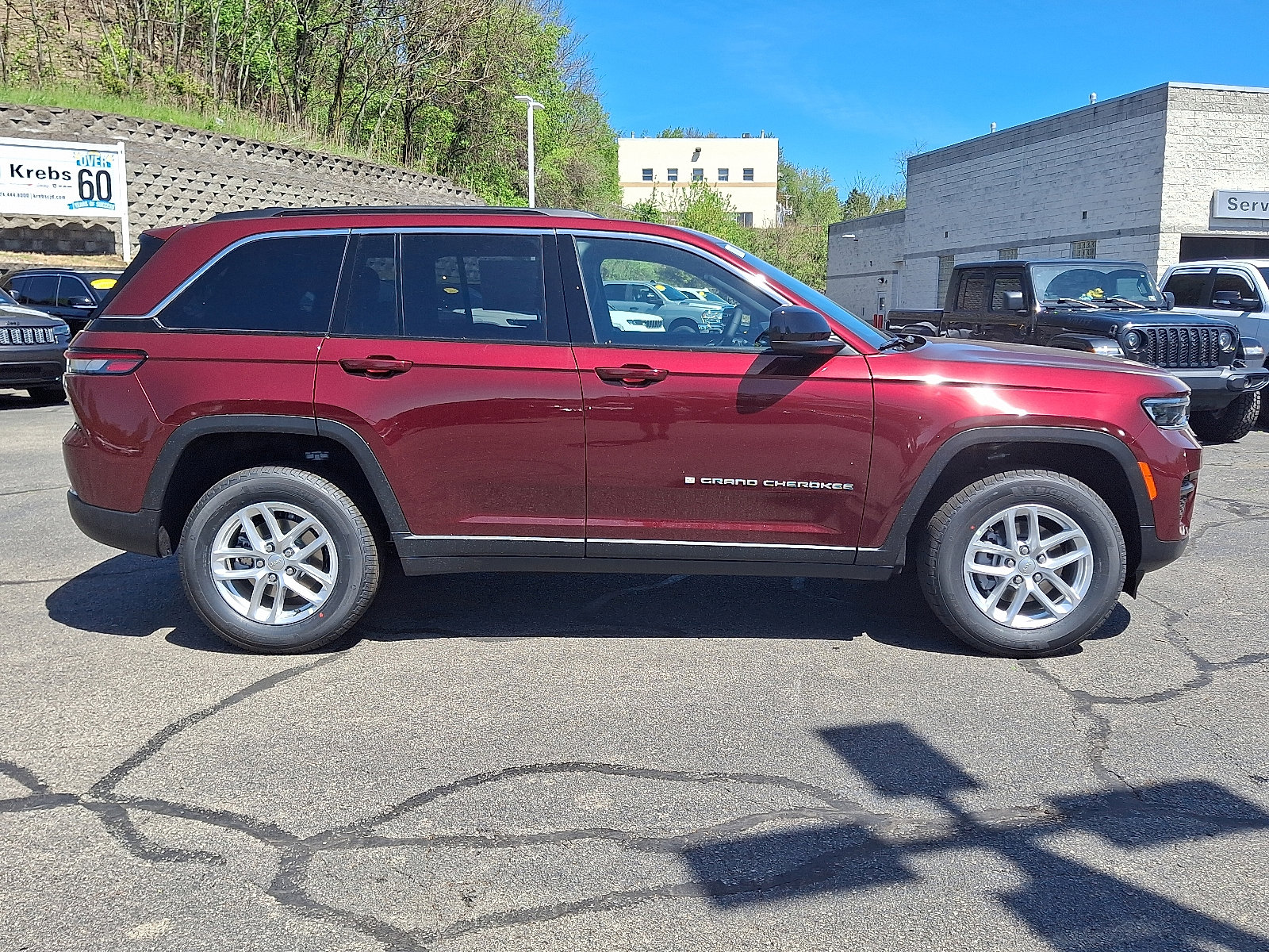 New 2025 Jeep Grand Cherokee Laredo X w/ Luxury Tech Group I image 7