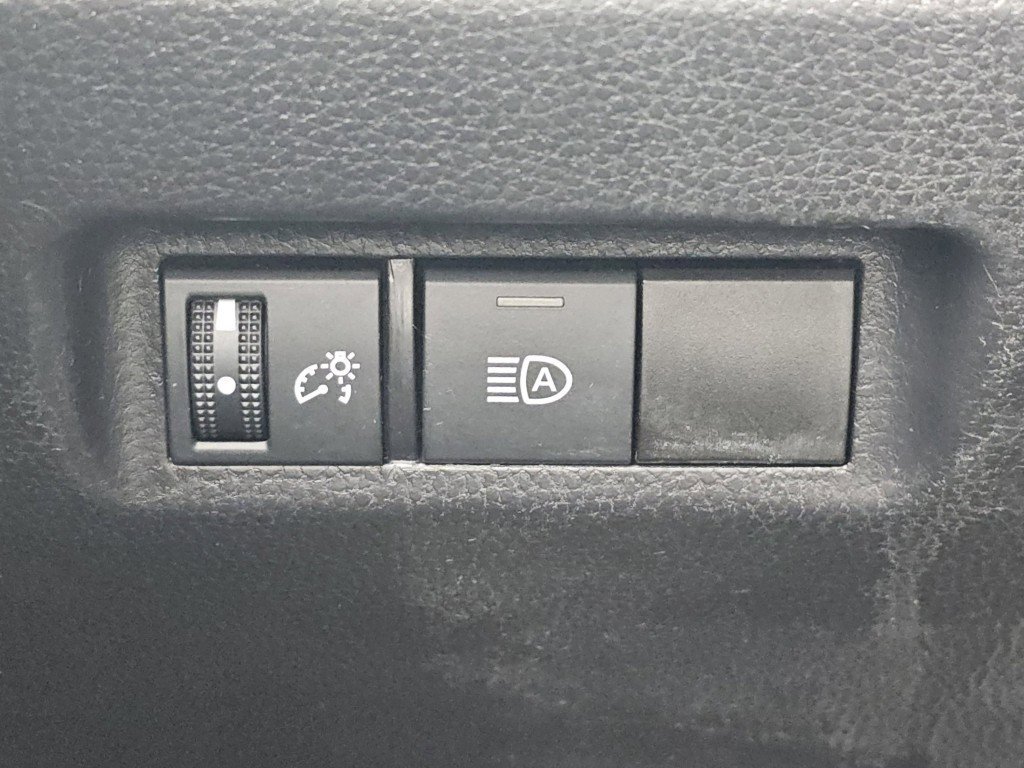 Used 2021 Toyota RAV4 LE image 15