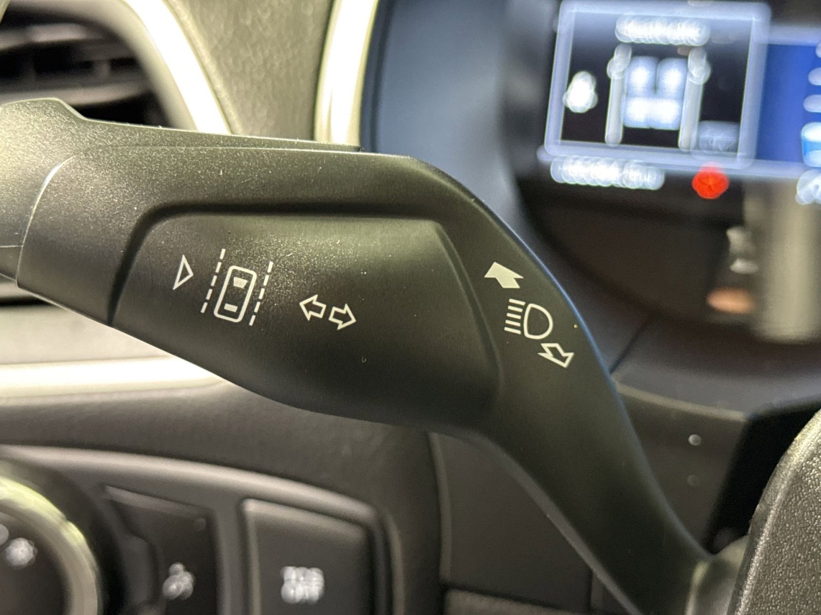 Used 2023 Ford Edge SEL image 18