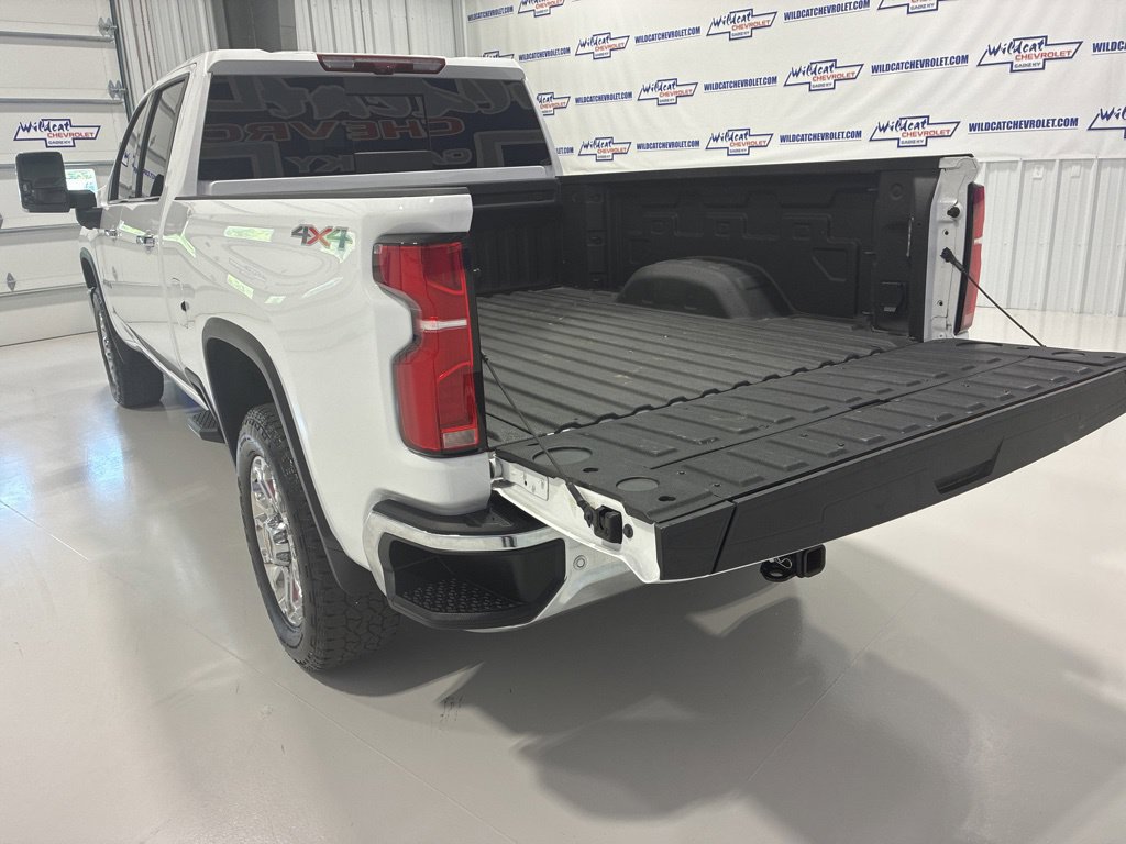 Used 2025 Chevrolet Silverado 2500 LTZ w/ LTZ Premium Package AWD/4WD image 6