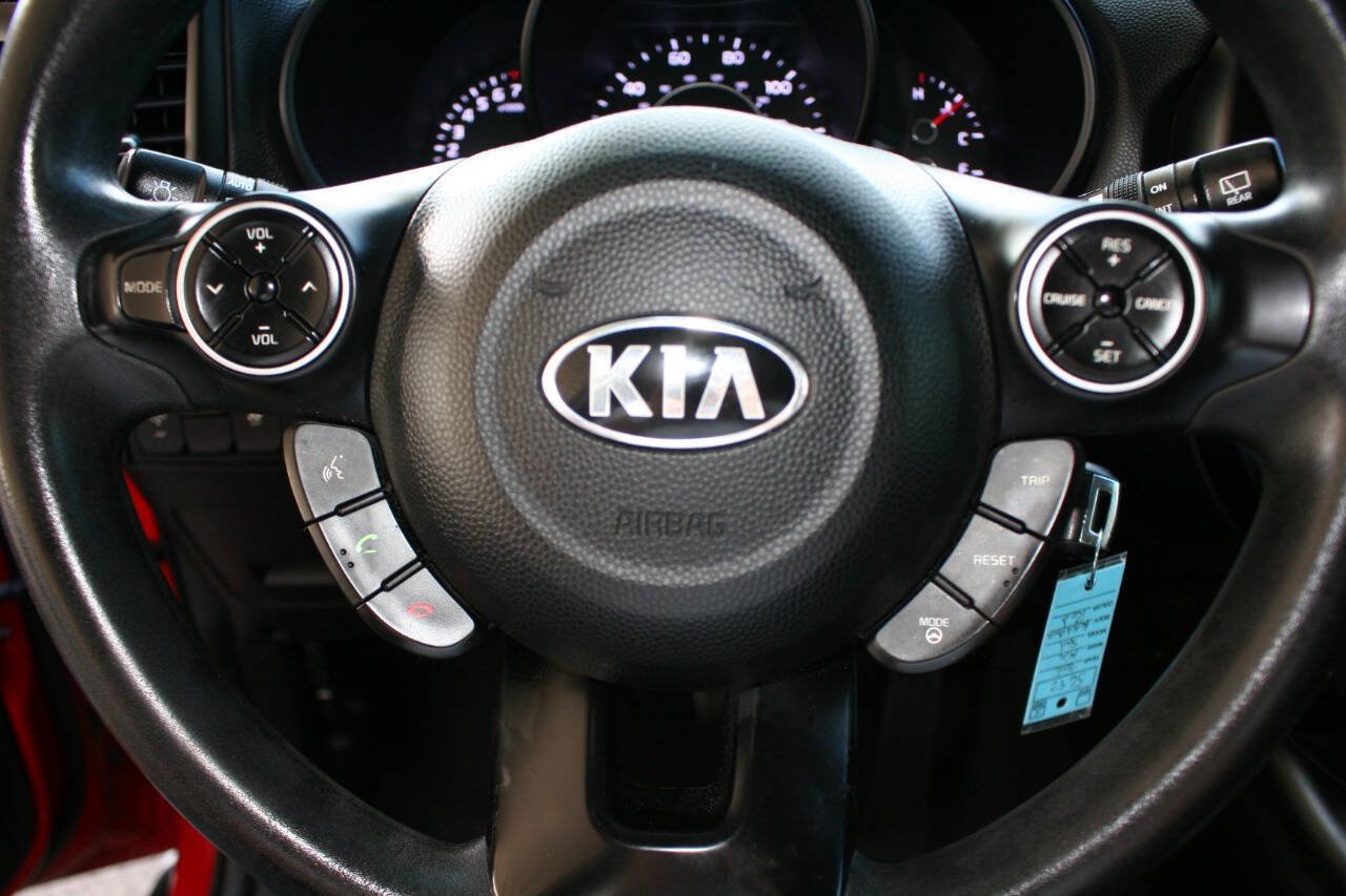 Used 2016 Kia Soul + FWD image 16