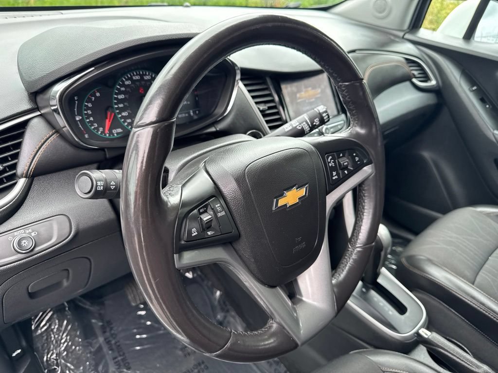 Used 2022 Chevrolet Trax LT w/ Driver Confidence Package AWD/4WD image 9