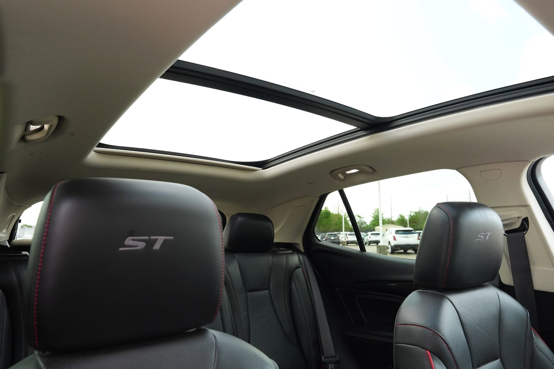 Used 2023 Buick Envision Essence w/ Sport Touring Package image 25