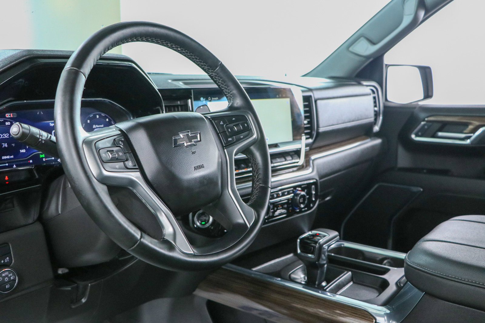 Used 2024 Chevrolet Silverado 1500 LT Trail Boss w/ Protection Package AWD/4WD image 24