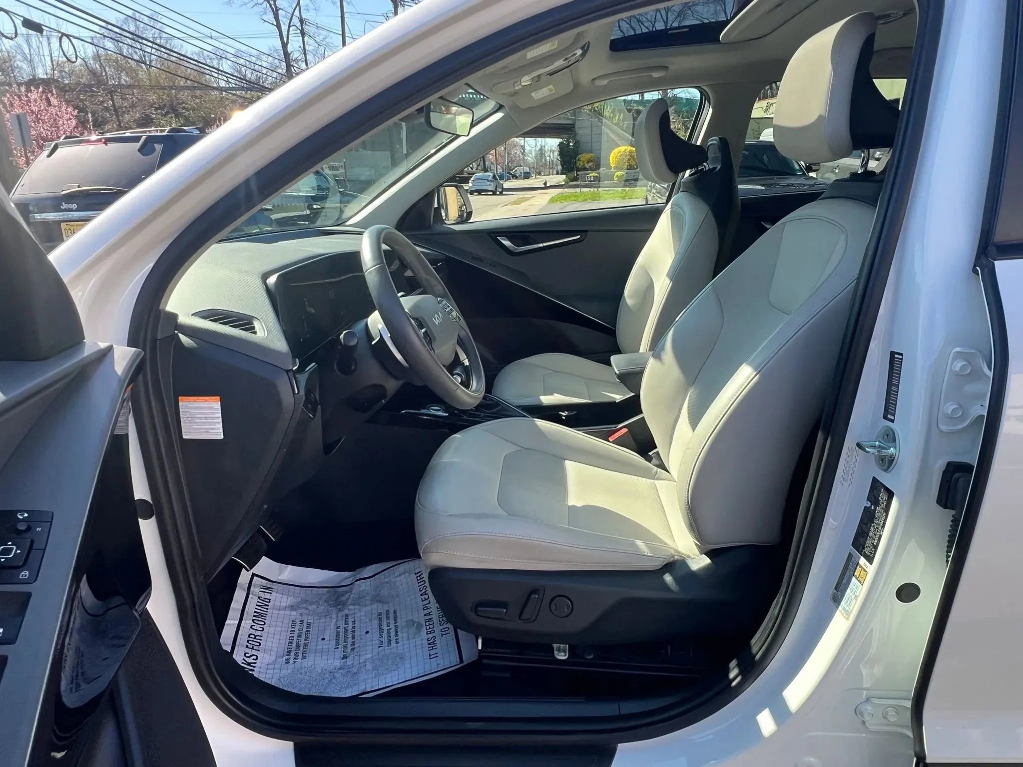 Used 2023 Kia Niro EX Touring FWD image 26