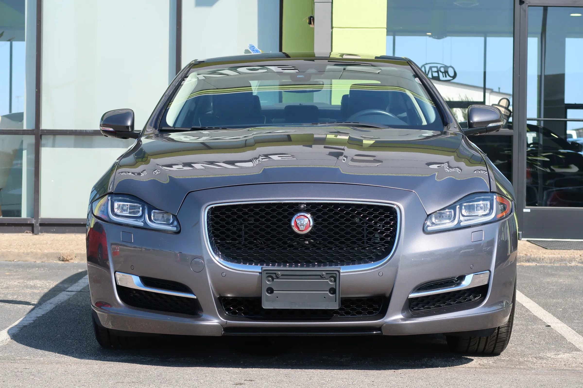 Used 2019 Jaguar XJ R-Sport RWD image 2