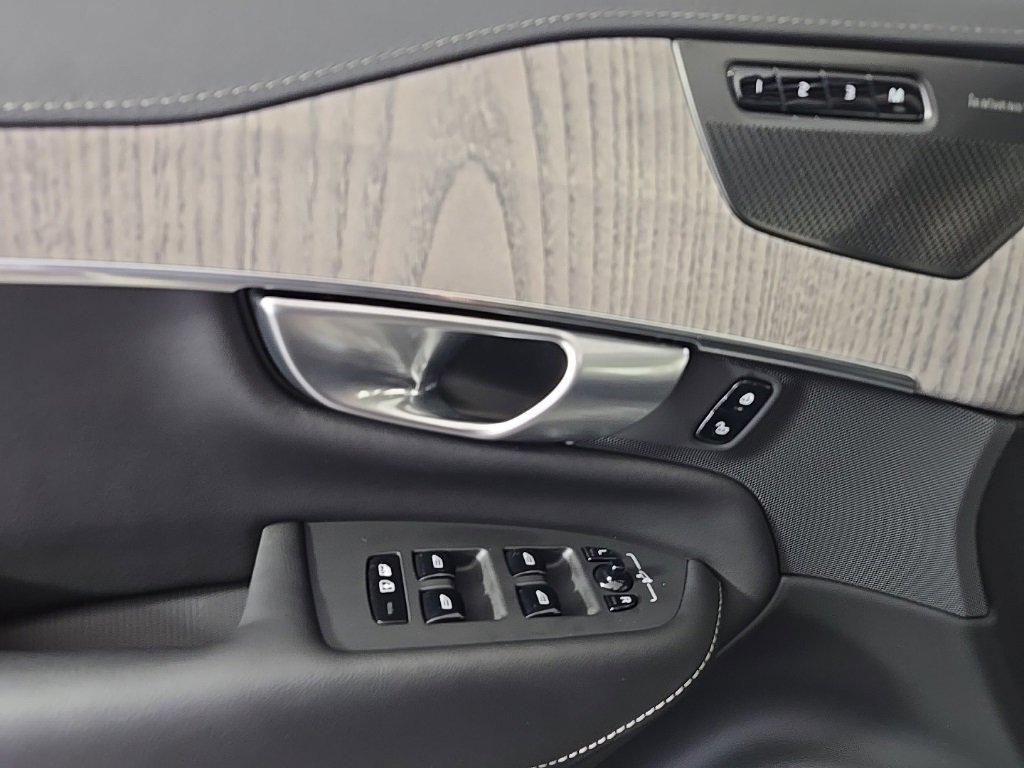 Certified 2024 Volvo XC90 T8 Ultimate w/ Lounge Package image 25
