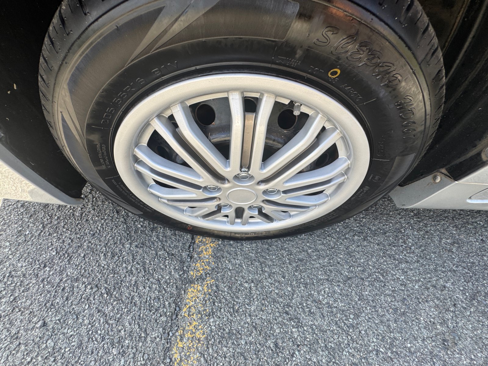 Used 2013 Toyota Matrix L FWD image 27