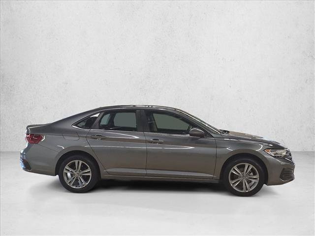 Used 2024 Volkswagen Jetta SE FWD image 4