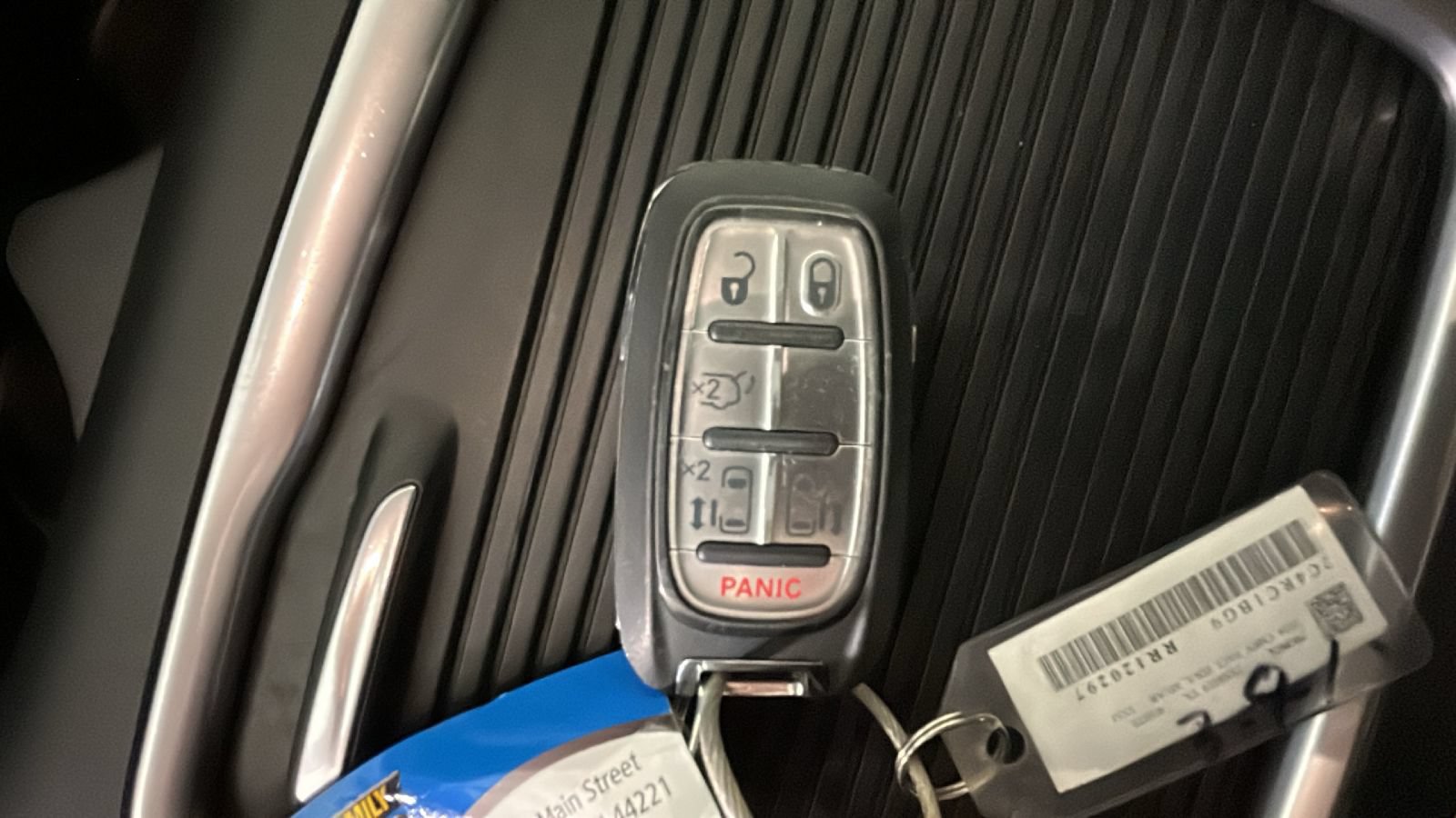 Used 2024 Chrysler Pacifica Touring-L FWD image 24