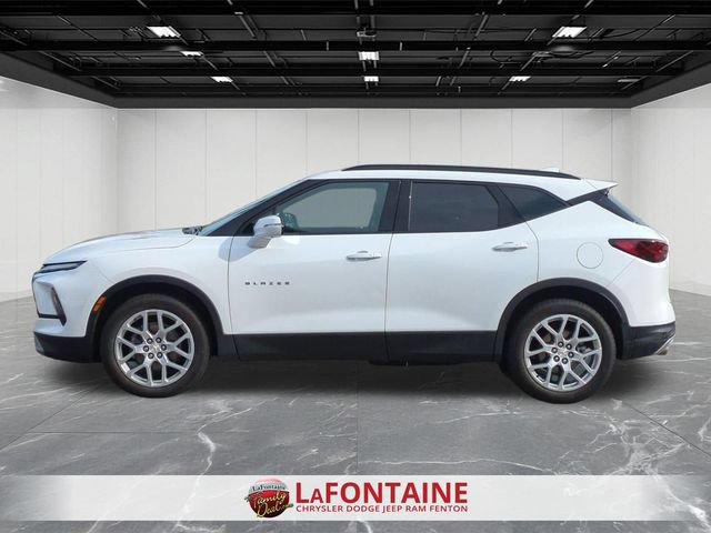 Used 2025 Chevrolet Blazer LT w/ Sound & Technology Package AWD/4WD image 2