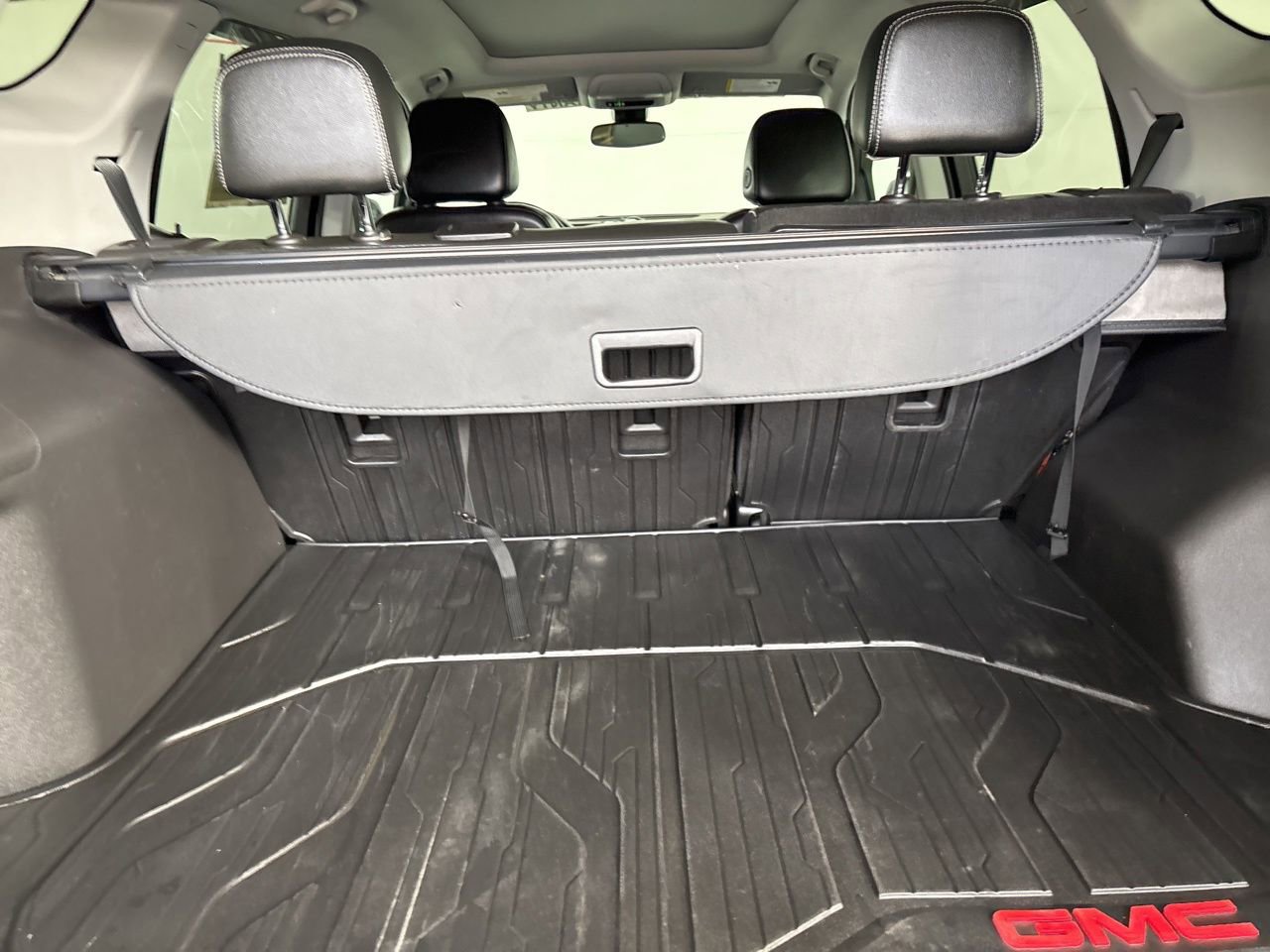 Used 2022 GMC Terrain SLT w/ LPO, Floor Liner Package image 24