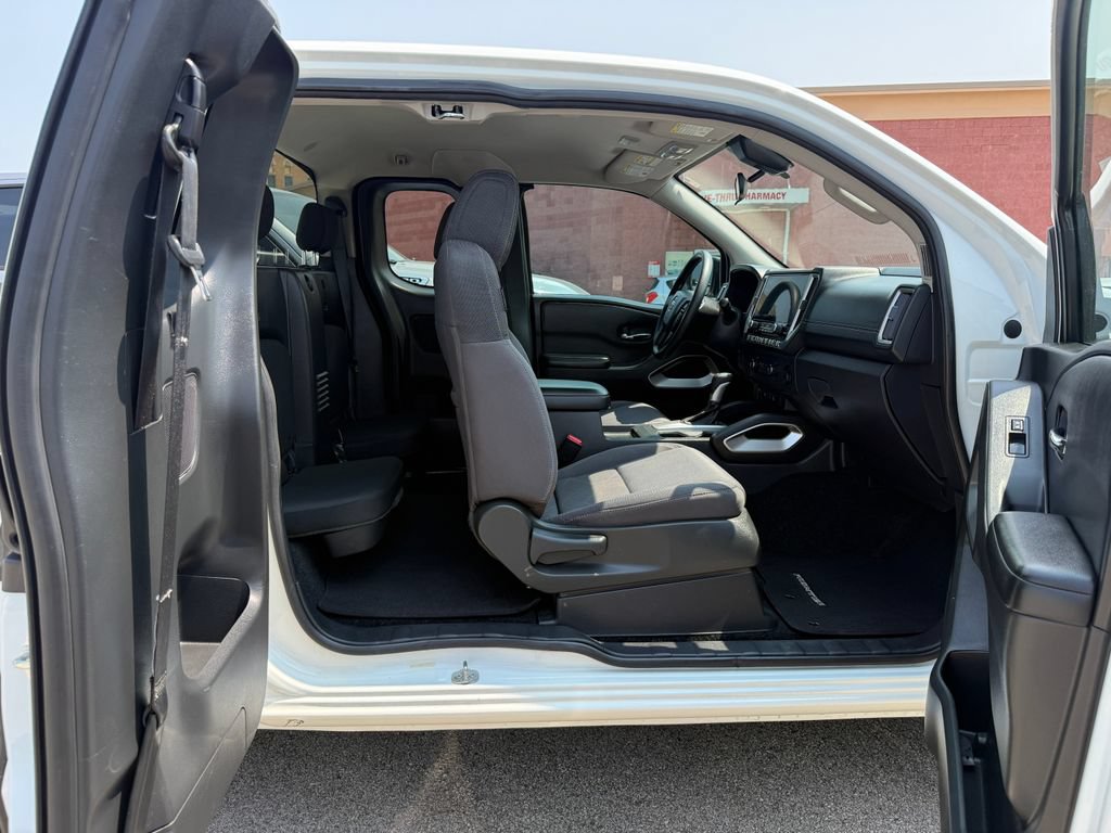 Used 2025 Nissan Frontier SV RWD image 20