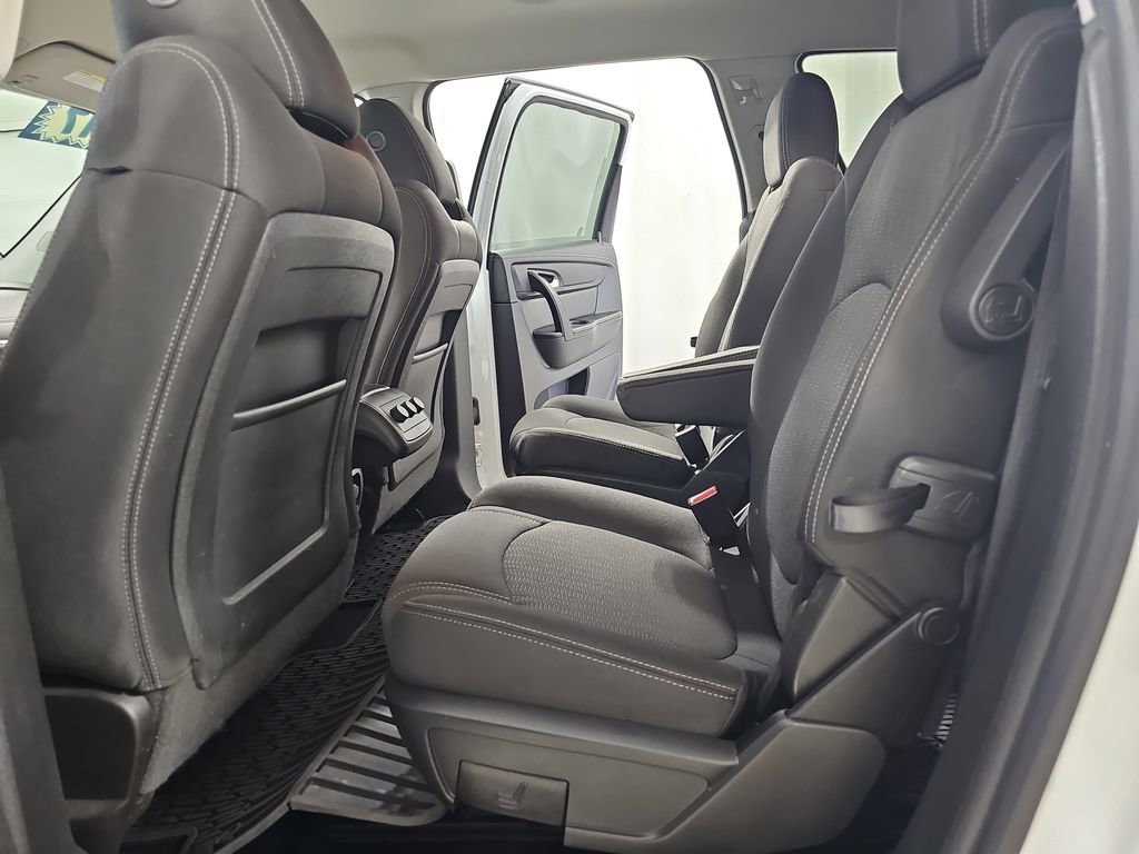 Used 2017 Chevrolet Traverse LT w/ Style and Technology Package image 18