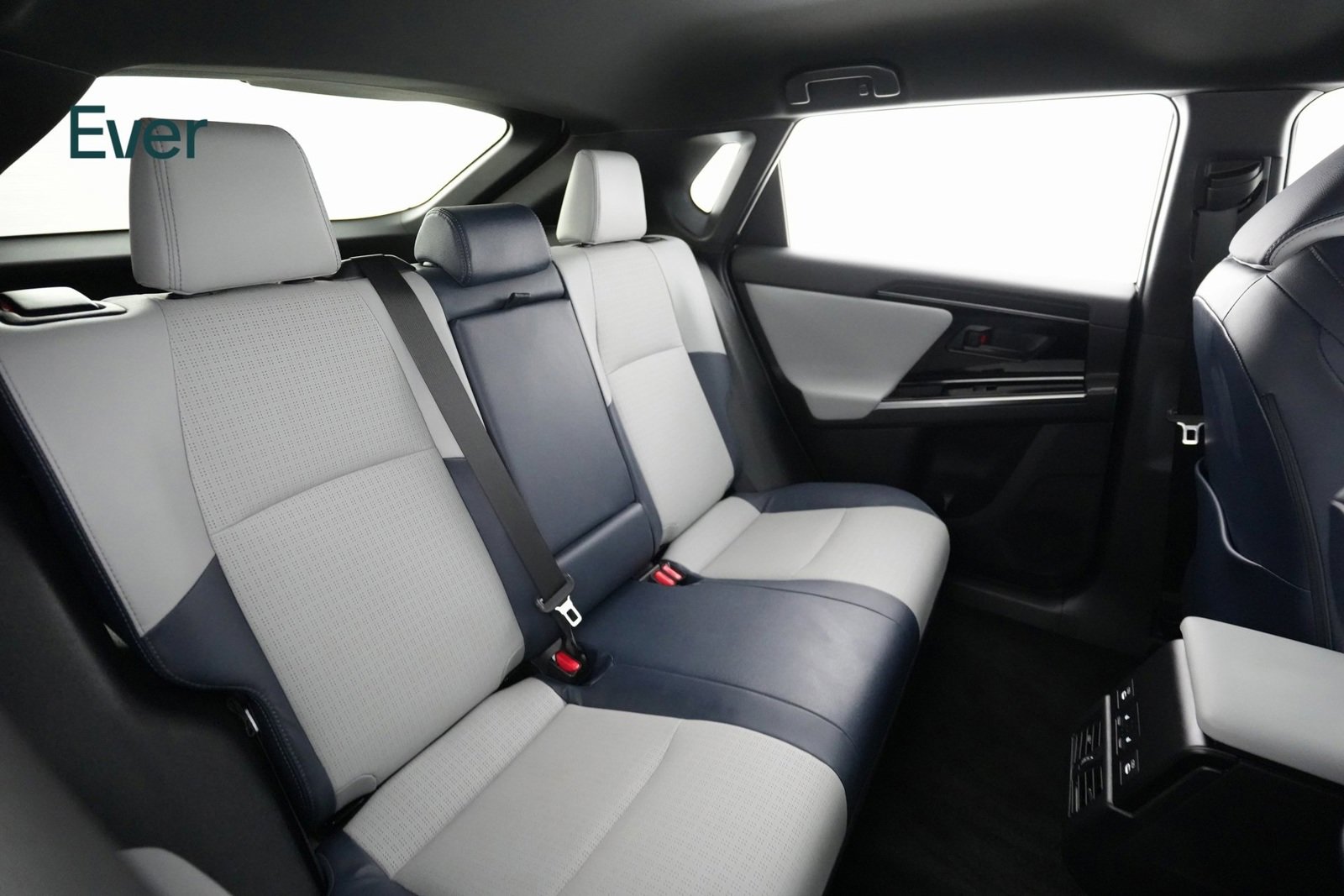 Used 2023 Subaru Solterra AWD image 9