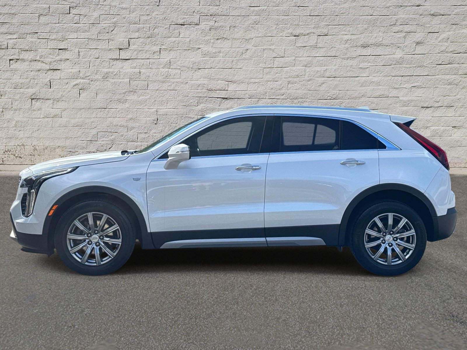Used 2021 Cadillac XT4 Premium Luxury w/ Cold Weather Package FWD image 2