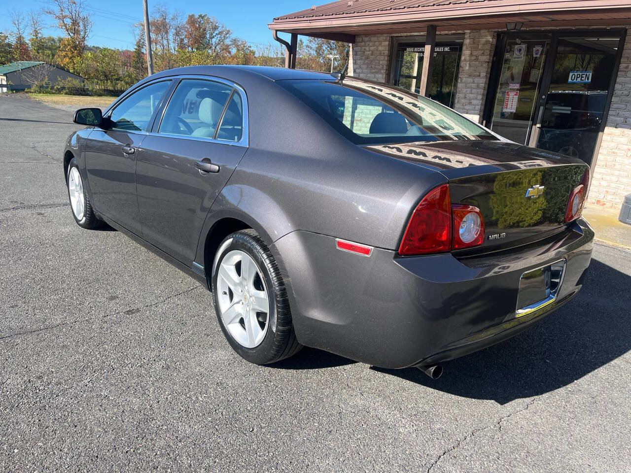 Used 2010 Chevrolet Malibu LS image 8