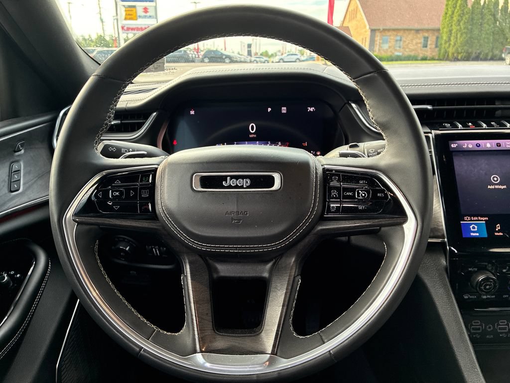 Used 2023 Jeep Grand Cherokee Overland w/ Luxury Tech Group IV AWD/4WD image 23