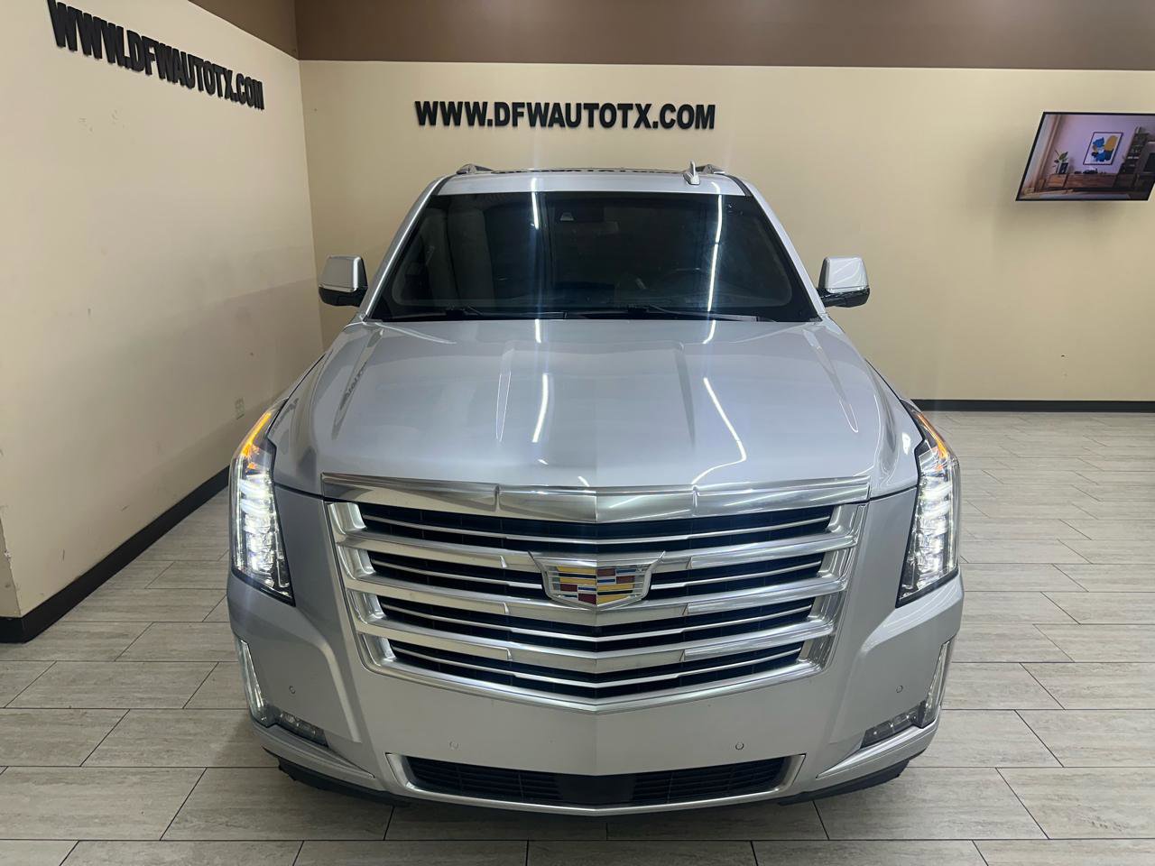 Used 2017 Cadillac Escalade Platinum AWD/4WD image 4